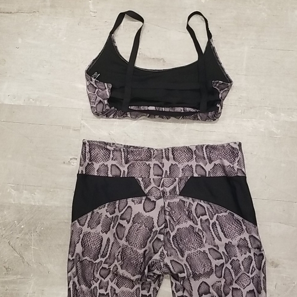 💕ONZIE💕 Elastic Cage Top Bra & Leggings Set - Picture 10 of 16